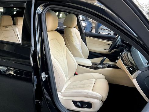 Used 2022 BMW 540i w/ M Sport Package image 7