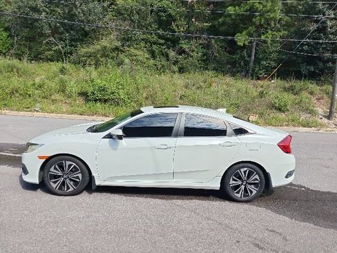 Used 2017 Honda Civic EX-L image 5