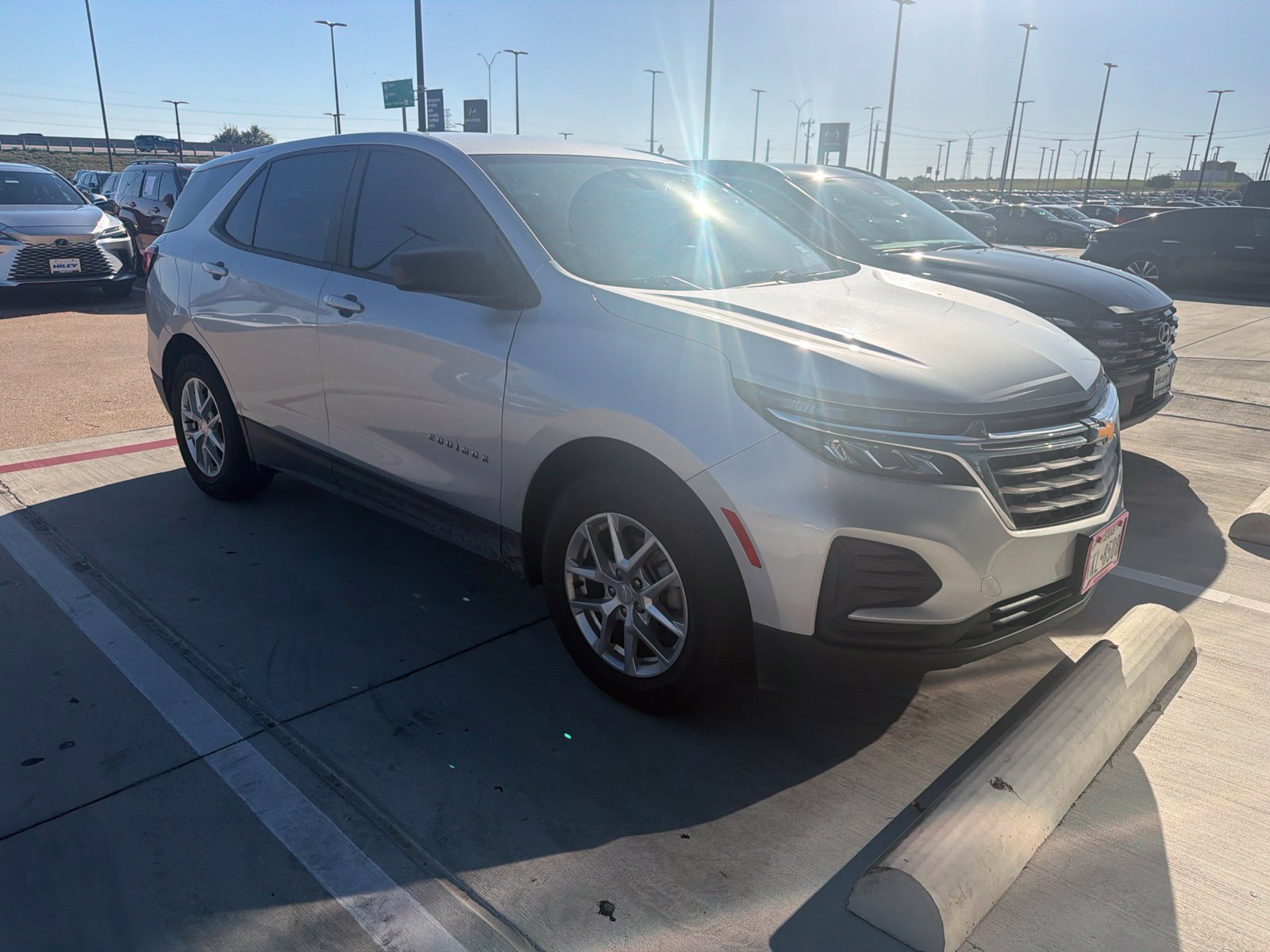 Used 2022 Chevrolet Equinox LS w/ LS Convenience Package FWD image 3