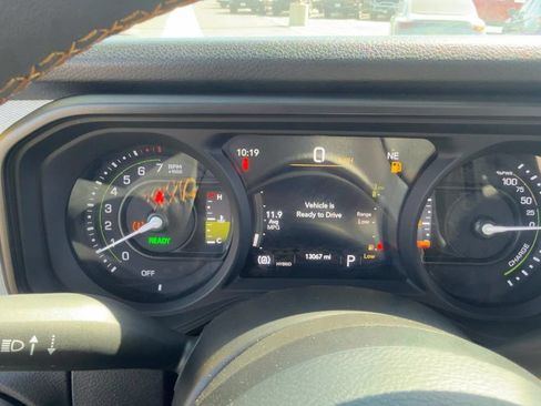 Used 2024 Jeep Wrangler Unlimited AWD/4WD image 16