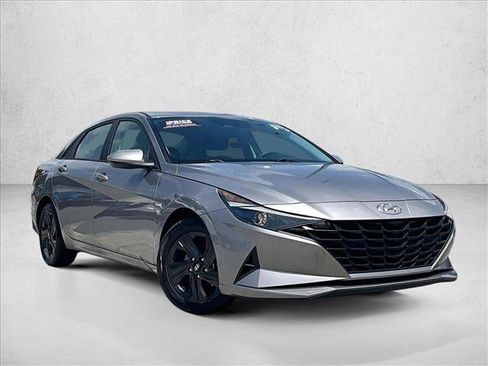 Used 2022 Hyundai Elantra SEL w/ Cargo Package FWD image 12