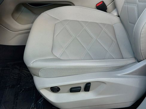 Used 2024 Volkswagen Atlas SE w/ Panoramic Sunroof Package FWD image 17