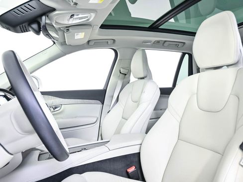 Certified 2024 Volvo XC90 B6 Plus w/ Protection Package Premier AWD/4WD image 4