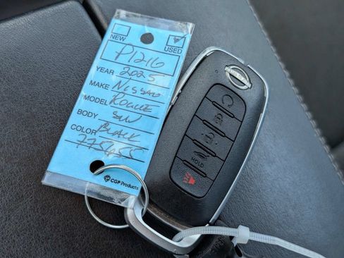 Used 2025 Nissan Rogue SV AWD/4WD image 27