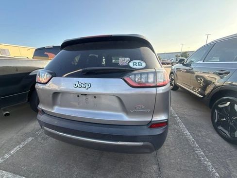 Used 2019 Jeep Cherokee Limited FWD image 8