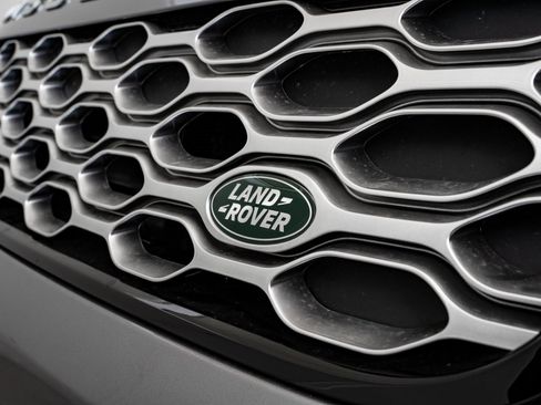 New 2026 Land Rover Discovery S image 3