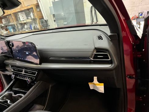 Used 2025 Chevrolet Traverse LT w/ Midnight/Sport Edition FWD image 31