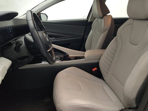 Used 2024 Hyundai Elantra Limited FWD image 17