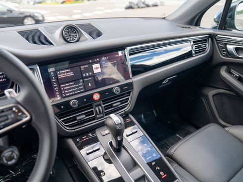 Certified 2026 Porsche Macan AWD/4WD image 15