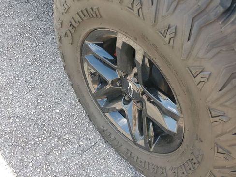 Used 2021 Chevrolet Silverado 1500 Custom Trail Boss w/ LPO, Dark Essentials Package image 5