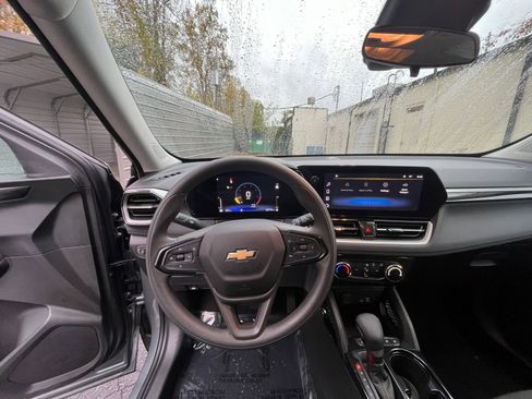 Used 2025 Chevrolet TrailBlazer LT image 30