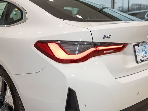 Used 2025 BMW i4 xDrive40i w/ Premium Package image 9