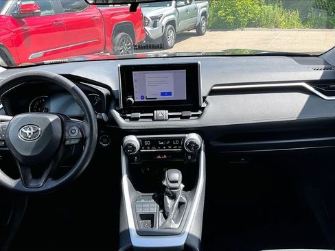 Used 2024 Toyota RAV4 XLE AWD/4WD image 18