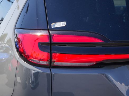 Used 2022 Chrysler Pacifica Limited w/ S Appearance Package FWD image 14