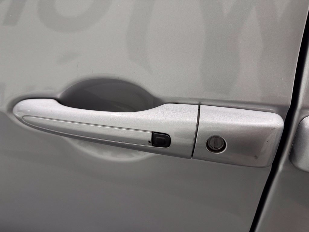 Used 2024 Chrysler Pacifica Touring-L FWD image 4
