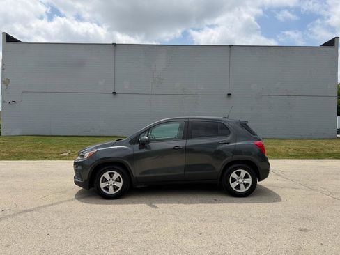 Used 2020 Chevrolet Trax LS w/ Tint and Cruise Package FWD image 4