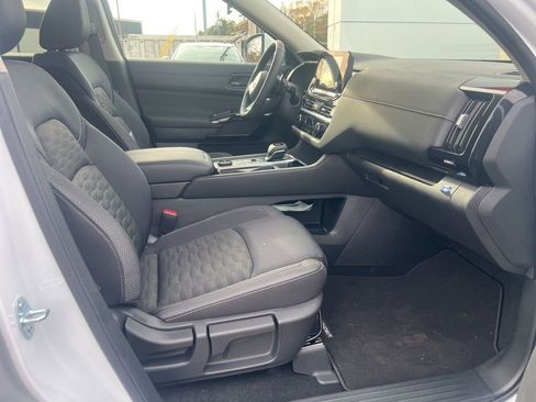 New 2025 Nissan Pathfinder SV image 30