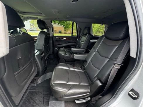 Used 2020 Cadillac Escalade Luxury AWD/4WD image 19