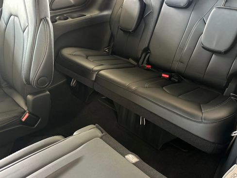New 2025 Chrysler Voyager LX image 15
