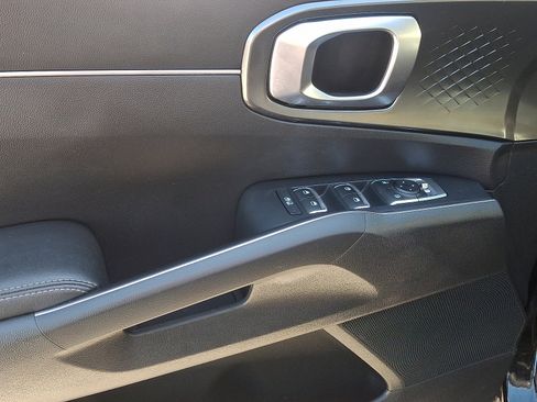 Certified 2022 Kia Sorento EX w/ Panoramic Sunroof Package image 12