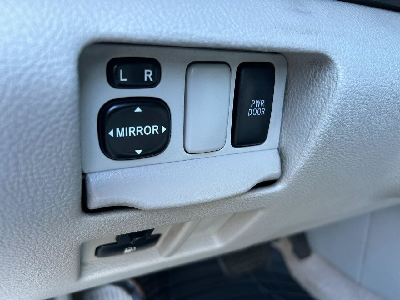 Used 2005 Lexus RX 330 AWD w/ Premium Plus Pkg image 12