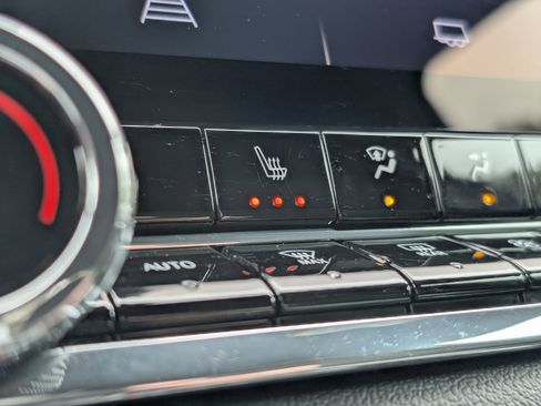 Used 2023 Chevrolet Colorado LT w/ LT Convenience Package II image 4