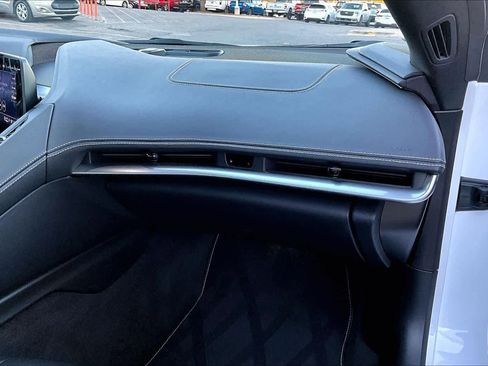 Used 2022 Chevrolet Corvette Stingray Coupe w/ Z51 Performance Package image 18