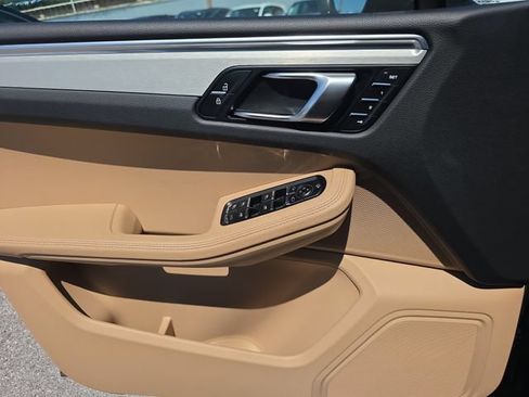 Used 2023 Porsche Macan Turbo AWD/4WD image 17