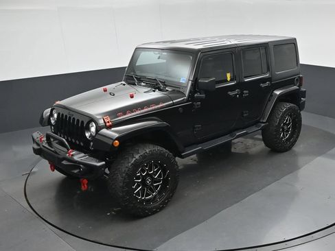 Used 2017 Jeep Wrangler Unlimited Sahara w/ Connectivity Group AWD/4WD image 47