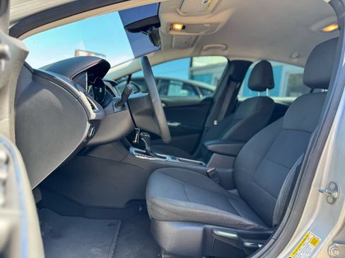 Used 2017 Chevrolet Cruze LS FWD image 12