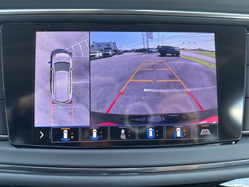 Used 2021 Buick Enclave Essence image 39