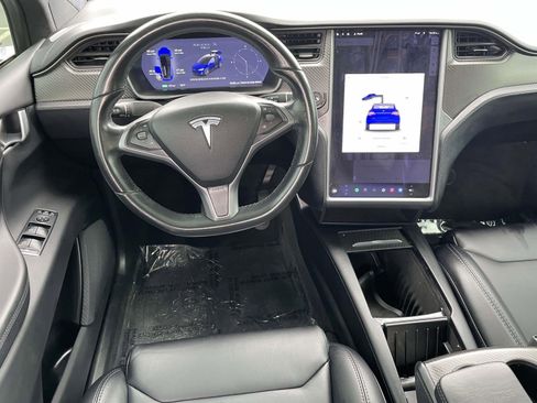 Used 2018 Tesla Model X 75D image 17