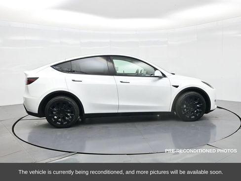 Used 2022 Tesla Model Y Long Range image 5