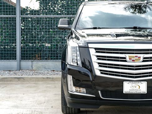 Used 2019 Cadillac Escalade ESV Platinum image 41