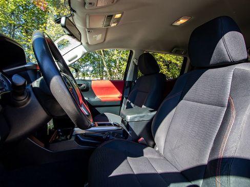 Used 2016 Toyota Tacoma SR5 image 8