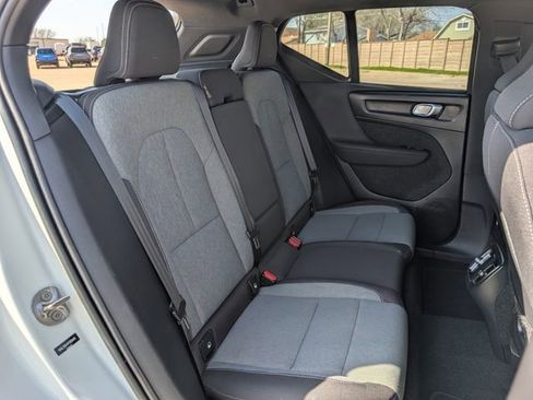Used 2023 Volvo XC40 B5 Core image 24