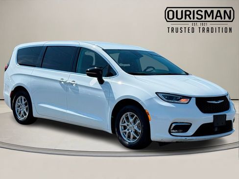 Used 2024 Chrysler Pacifica Touring-L image 1