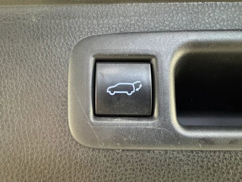 Used 2020 Toyota Highlander Limited image 28