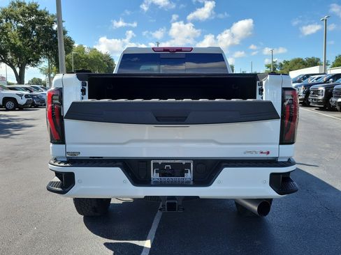 Used 2025 GMC Sierra 2500 AT4 w/ AT4 Premium Plus Package AWD/4WD image 12