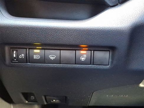 Used 2022 Toyota RAV4 SE image 24