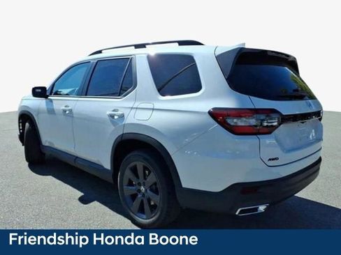 Used 2025 Honda Pilot Sport image 2