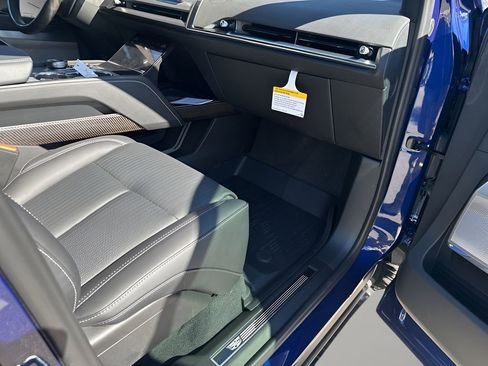 New 2026 Cadillac Vistiq Premium Luxury w/ LPO, Floor Liner Package AWD/4WD image 18