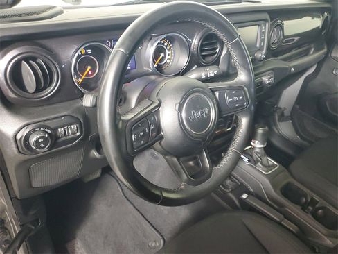 Used 2020 Jeep Gladiator Sport image 9