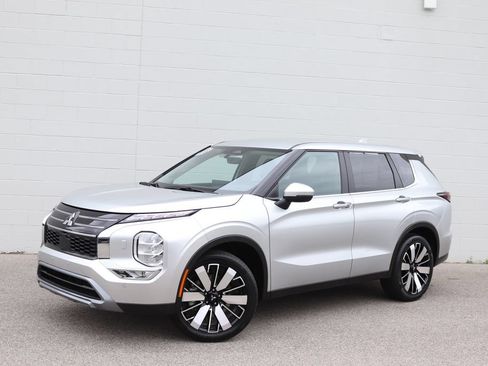 Used 2025 Mitsubishi Outlander SE AWD/4WD image 5