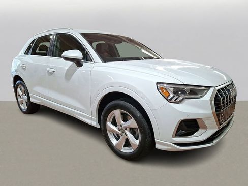 Used 2019 Audi Q3 2.0T Premium Plus w/ Premium Plus Package image 3