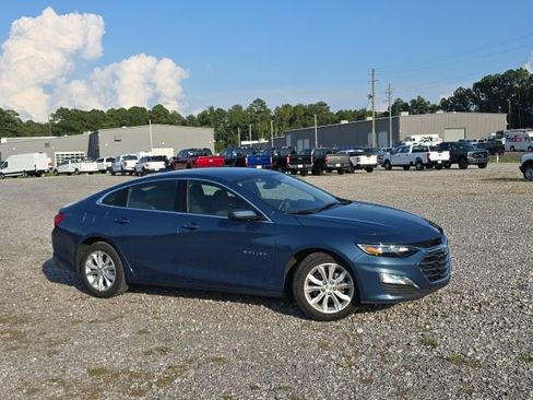 Used 2025 Chevrolet Malibu LT FWD image 2