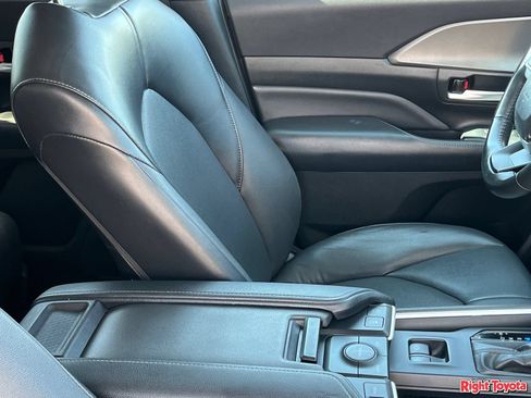 Certified 2024 Toyota Grand Highlander FWD image 14