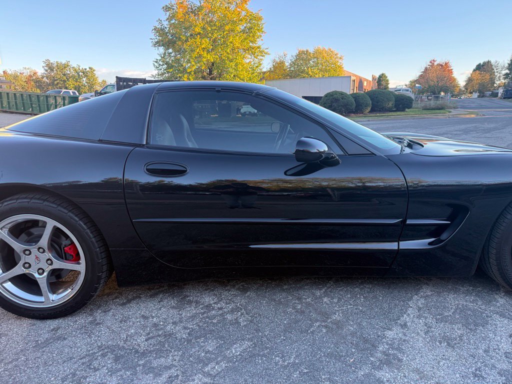 Used 2004 Chevrolet Corvette Coupe RWD image 17