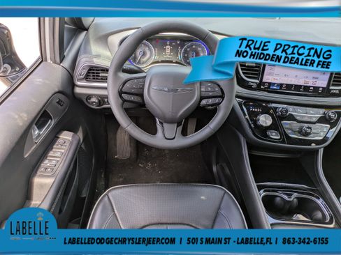 Used 2024 Chrysler Pacifica Limited w/ S Appearance Package AWD/4WD image 14