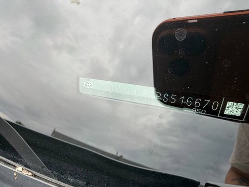 Used 2023 Toyota Highlander XLE AWD/4WD image 49